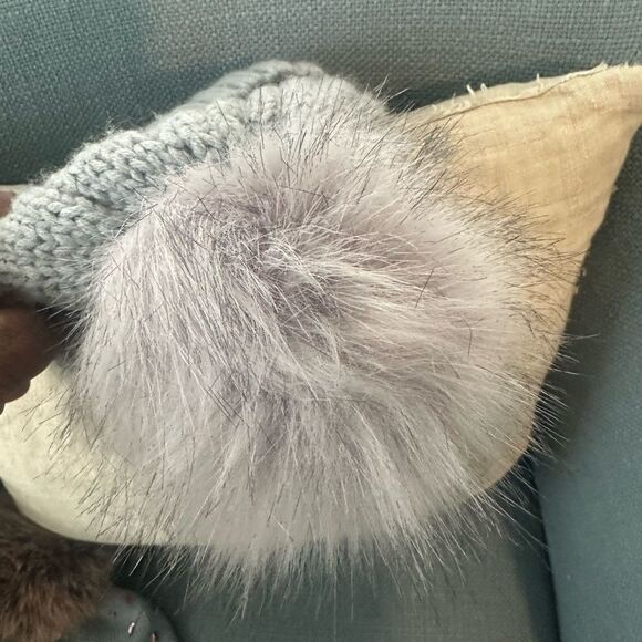 2 Knit Hats W/Faux Fur Pom Pom Bundle - Picture 9 of 9